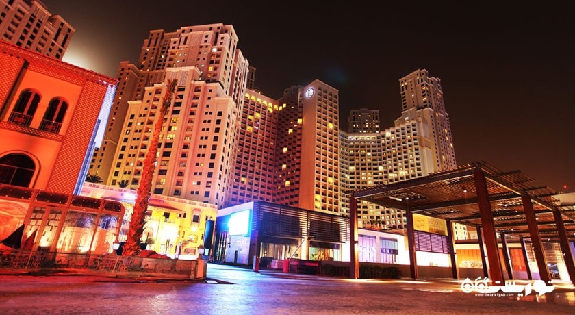 نمای شب از هتل امواج روتانا